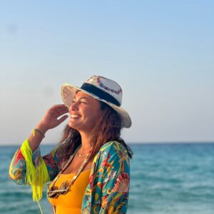 Hend Sabry Instagram - Captured by my bestie @eventyabyhanan_akil 🌅🌅☀️🌊🌊