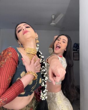 Hiba Nawab Instagram - So very demure and presentable 🤣😝