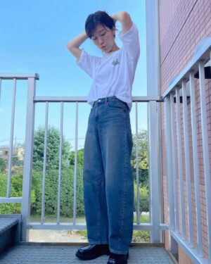 Hiccorohee Instagram - こんにちは
ヒコロヒーがPRをさせていただきます
GU(@gu_for_all_)さんよりバレルレッグジーンズをもらいました
樽(バレル)型がトレンドで、前回は即完したということです
四国にも売っているとのことです
四国をバレルで染めましょう

#PR #GU #バレル全国解禁 #バレル四国解禁