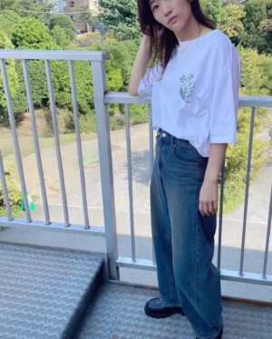 Hiccorohee Instagram - こんにちは
ヒコロヒーがPRをさせていただきます
GU(@gu_for_all_)さんよりバレルレッグジーンズをもらいました
樽(バレル)型がトレンドで、前回は即完したということです
四国にも売っているとのことです
四国をバレルで染めましょう

#PR #GU #バレル全国解禁 #バレル四国解禁