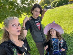Hilarie Burton Instagram - I suppose some families go back to school shopping at the mall or Target. 
We opted for the @spirithalloween store and the @newyorkrenaissancefaire this weekend. Why buy new sneakers when you can get leather armor and dragons?!?!
And jousting is pretty much football…..with a stick and horses. 

Stay weird, everybody. ✨💖
