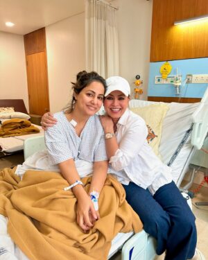 Hina Khan Instagram - This Picture is from the Day of My Very First Chemo. And this Angel of a Woman surprised me all of a sudden in the hospital. She has been there With me , guiding me , motivating me and illuminating my Path before me during this toughest phase of my life. She is a Hero. She is a Super Human Being. 
She went out of her way to make sure my journey was Easier than hers, she lifted my spirits and comforted me every step of the Way. Her Hardships became my Life Lessons. Her Love and Kindness became my benchmark and her Courage became my Greatest Goal. We became friends and shared our individual experiences but she never once made me feel that I was alone, she made it through and she made sure that I Realise and believe that I would too. (InshaAllah)
May you always be this divine, beautiful soul Dear Mahima.
Happy Birthday love ❤️ 
All my family sends you blessings. All my being sends you Love. Muuuuah  @mahimachaudhry1 

#womanforwoman #strongwomen
