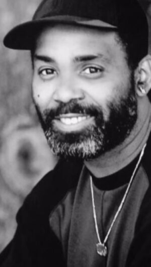Holly Robinson Peete Instagram - THANK YOU FRANKIE 🙏🏽💐🤍🌹🕊️🫶🏽 🎶 
We will NEVER NEVER NEVER NEVER EVER Forget you, my Philly brother…
#FrankieBeverly
Repost from @essence
•
A voice that’s united generations, songs that capture the ESSENCE of the Black experience, and a heart that was as pure as Gold as the records we spun. 

Frankie Beverly’s artistry wasn’t just about sound; it was the very thread that stitched together our collective memories and moments of joy. His melodies will forever echo in our hearts and continue to inspire.

May the angels synchronize in unison and dance and give you one last standing ovation Before We Let Go. 

We send our heartfelt condolences to his family and loved ones. 

The legend. The architect. Mr. ESSENCE Festival himself. Job well done. Ascend. 🕊️