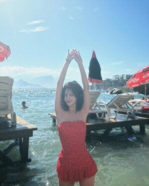 Hong Ji-yoon Instagram - 메리추석 입니다 🏖️ 🌊지중해에서요🌊