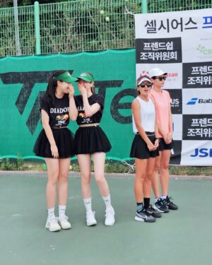 Hong Soo-ah Instagram - KATA 셀시어스 프렌드쉽 오픈
개나리부 입상 🏆🥉⭐️

우리 미성이 스윙이
얼마나 화려하고 이쁘게요🥰
어딜가나 감탄 자아내는 
멋진아이 👍🏻 
@mizzing_e 

이 숨막히는 더위에
네 덕에 입상했오💖 
고마우이🥹라뷰!! 🫶🏻

담엔 우승이댯!! 
🥇💕 😤👊🏻🔥

예뿐옷 보내준 디아도라 상무님
울영미온니 살앙해유🫶🏻💖 @youngmi_0909 
@diadora_korea 

완국을 향하여..