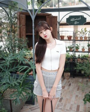 Hsin-Ling Chi Instagram - 逛街意外遇到子瑜（本次旅程highlight🤩) 終於吃到美味醬蟹-花蟹堂 美妙的一天