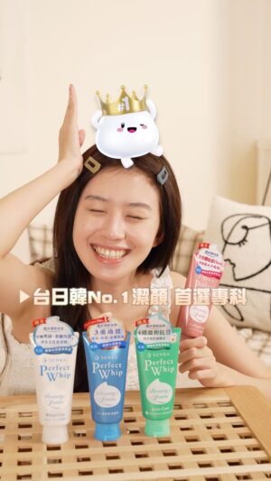 Hsin-Ling Chi Instagram - 屬於我回家的療癒時光，就是洗臉時間！
尤其用了 #專科潔顏乳 讓我洗臉時能邊養肌！
 
我最喜歡的是 @senkataiwan ✨專科彈潤潔顏乳
這款添加10種保養成分跟玻尿酸!
讓你皮膚Q彈水嫩一整天
洗後不乾澀、不緊繃真的太強🥹最愛的一點
而且洗後肌膚的保濕感是馬上就可以感受到的
完全是偏乾肌的福音
❗️獨家的微米養肌泡泡非常綿密 在臉上的感覺像是一頭砸進棉花糖（？ 啊哈哈哈哈
搓成泡泡的過程也好紓壓🤣
請大家一定要試試看
 
除了超微米彈潤潔顏乳外
專科還有其他符合不同膚質的潔顏乳
🏆果然是台日韓NO.1的品牌
可以去尋看看自己最適合哪一款哦💕
快來把屬於你的泡泡醬帶回家！
 
#專科 #微米養肌泡泡