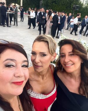 Hülya Duyar Instagram - @denizkepir  @restaurantlouislaurent  @david.nm.hofmann  @kh_kaissar  @maltecn  @simonadmontem  #melodyDavid #wedding  #mymakeup  @makyozdilek 💋🙏♥️