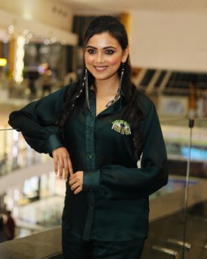 Idhika Paul Instagram - Free Spirit Alert! 🆘

Costume: @goindrilaofficial 
Styling : @horeayan 
Makeup : @mondalbiplab016 

#latepost #newpost #trendingnow #costumedesigner #launch #party #shootlife #actinglife #actorlife #actorslifestyle #lifestyle #camera #action #shootout 

#idhika_paul_official