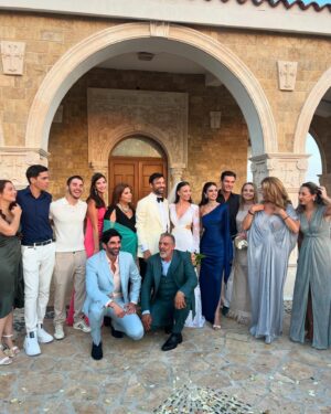 Ifigeneia Tzola Instagram - 🤍🔗Να ζήσετε!!! Να είστε παντα ευτυχισμένοι με υγεία και ο,τι αγαπάτε να το έχετε !!!🤍💎
Τιμή μου που ήμουν κοντά σας αυτή τη στιγμή

📍Dress : @theomdesigncy 💙

#weddingday #cyprus