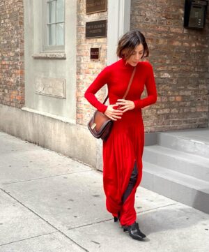 Ilse Salas Instagram - El vestido rojo @ferragamo 🥰  styling :  @candanoclau  Y riendo porque ¡hay motivos !