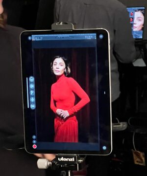 Ilse Salas Instagram - El vestido rojo @ferragamo 🥰  styling :  @candanoclau  Y riendo porque ¡hay motivos !