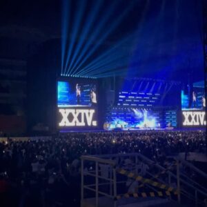 Imel Putri Cahyati Instagram - Yang penting udah nonton @brunomars bareng anak cantik happy.. keun bae teu apal oge laguna nu penting ngocoblak we 🤣

#masyallahtabarakallah #brunomarsconcert2024🇮🇩