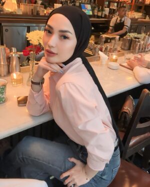 Imel Putri Cahyati Instagram - Salah satu manfaat jogging adalah memompa jantung agar kuat dan ga kaget kalau ternyata dia lebih milih orang lain 🤭😉