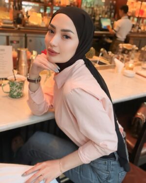 Imel Putri Cahyati Instagram - Salah satu manfaat jogging adalah memompa jantung agar kuat dan ga kaget kalau ternyata dia lebih milih orang lain 🤭😉