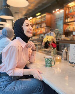 Imel Putri Cahyati Instagram - Salah satu manfaat jogging adalah memompa jantung agar kuat dan ga kaget kalau ternyata dia lebih milih orang lain 🤭😉