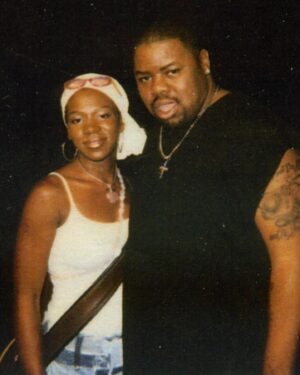 India.Arie Instagram - Random Beautiful Things from the summer its been good.

Thanks Bro for taking us ALL to Disney ~ 45 years after our first time. 😇 

Theres a little secret about an upcoming event in here 😉
what yall doing September 9? 

The last slide tho.  my FIRST professional engagement ~ was on a boat. 1999

Time keeps on tickin into the future. 

#randomneautifulthings  #ripbizmarkie #yellow