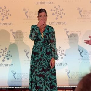 Inês Castel-Branco Instagram - Esta noite é uma das minhas preferidas. É um prazer estar numa sala com a nata da nata das pessoas que fazem televisão em Portugal. Obrigada André Sampaio e @iemmys por não desistirem e elevarem sempre a fasquia. Eu tento elevar também o meu jeito para a passadeira vermelha mas é sempre um sacrifício 😬 valha-me o @zepmau que me dá o braço quando é preciso ❤️ e agora as pessoas responsáveis por este look : 👗 Vestido lindo @marciano da  @companhiasolucoes 💍Jóias bonitonas da @carolinacurado 💄 make up incrível da não menos incrível @cristinagomes.makeup e 🪮 o cabelo que deu trabalho da maravilhosa @madmoisellehairstylist para @griffehairstyle  Obrigada obrigada obrigada