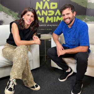 Inês Lopes Gonçalves Instagram - "A vida, o meu filho, o meu tempo, toda a gente, as pessoas de quem eu gosto, a minha filha, os meus netos, a minha mulher, o meu pai, eu."- dez respostas diferentes para a mesma pergunta: quem é que manda em ti? 
Em mim manda neste momento uma grande vontade de agradecer, antes de mais nada, a todos os que ouviram, comentaram e apreciaram esta primeira temporada do Não Mandas em Mim e aos convidados que dispensaram o seu precioso tempo para estes dois dedos de conversa.
E depois à @dacia_portugal que me pôs ao volante disto e me deixou ir pelos caminhos que me apetecesse sem nunca dizer "por aí não". Ao @miguelscisaac que fez o roadmap (eu já vou parar com o léxico automobilístico, aguentem) e que eu adoro que mande um bocadinho em mim. 
À @laranetomakeup, @soares_cat e @vanessamarquesstyling que me maquilham, penteiam e vestem para esta e mil outras aventuras 🫶
Ao meu rico marido @ivocosta e ao @quimalbergaria que fizeram o mais perfeiro dos jingles perfeitos e ao @sapo que nos recebeu. 
E em vocês, quem é que manda?
