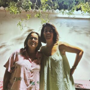 Inês Lopes Gonçalves Instagram - "A vida, o meu filho, o meu tempo, toda a gente, as pessoas de quem eu gosto, a minha filha, os meus netos, a minha mulher, o meu pai, eu."- dez respostas diferentes para a mesma pergunta: quem é que manda em ti? 
Em mim manda neste momento uma grande vontade de agradecer, antes de mais nada, a todos os que ouviram, comentaram e apreciaram esta primeira temporada do Não Mandas em Mim e aos convidados que dispensaram o seu precioso tempo para estes dois dedos de conversa.
E depois à @dacia_portugal que me pôs ao volante disto e me deixou ir pelos caminhos que me apetecesse sem nunca dizer "por aí não". Ao @miguelscisaac que fez o roadmap (eu já vou parar com o léxico automobilístico, aguentem) e que eu adoro que mande um bocadinho em mim. 
À @laranetomakeup, @soares_cat e @vanessamarquesstyling que me maquilham, penteiam e vestem para esta e mil outras aventuras 🫶
Ao meu rico marido @ivocosta e ao @quimalbergaria que fizeram o mais perfeiro dos jingles perfeitos e ao @sapo que nos recebeu. 
E em vocês, quem é que manda?