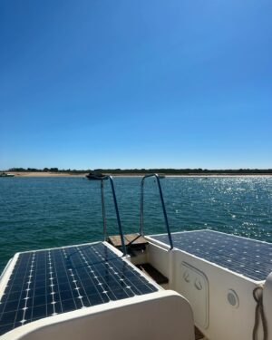 Inês Simões Instagram - ☀️A terminar o verão com a minha Beatriz a sul, vim pela primeira vez (para mim pelo menos) a Cabanas de Tavira. 

2 - A nossa vista do quarto no @ap.cabanas ;

3-A praia a 5 minutos a pé, com travessia no barco solar, tudo super sustentável !

4-É também um Adults Only por isso há paz e sossego na piscina 🤣

5- Tem Regime de tudo incluído, com vários restaurantes à escolha e bar aberto!

6- Um dos restaurantes (grelhados only)☺️

7- O regresso às aulas começa daqui a dias e estamos a despedir-nos deste verão magnífico que tivemos este ano, repleto de muitas memórias boas!

8- Adoro slow mornings!

9- O rooftop no pôr do sol é ainda mais especial

10- Quis deitar me nestas camas mas tive medo de fazer figuras por isso amanhã vou cheia de coragem 🤣 #apcabanasbeachnature #cabanasdetavira