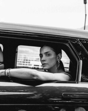 Irene Azuela Instagram - Lady in a car in black and white. @karlalisker para @m__milenio @sarahgorereeves @betsytay