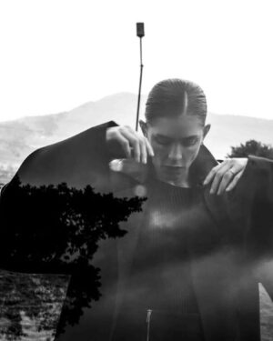 Irene Azuela Instagram - Lady in a car in black and white. @karlalisker para @m__milenio @sarahgorereeves @betsytay