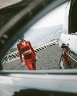 Irene Azuela Instagram - Lady in red in a car in the eye of @karlalisker in the cover of @m__milenio @betsytay @sarahgorereeves @danzpda
