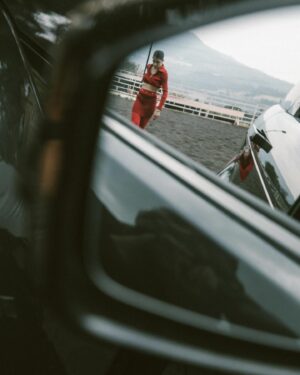 Irene Azuela Instagram - Lady in red in a car in the eye of @karlalisker in the cover of @m__milenio @betsytay @sarahgorereeves @danzpda