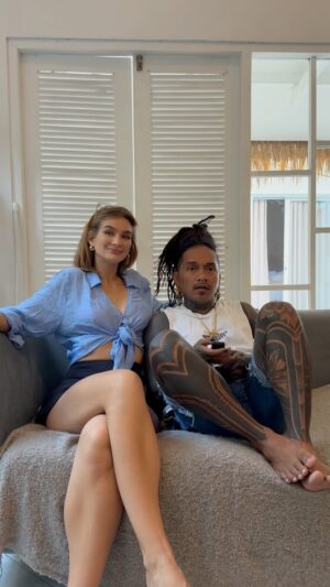 Irina Stroganova Instagram - cuma soal sudut pandang 🤭
.
.
.

#delluuyee #irisbulebaik #jokes #receh #comedy