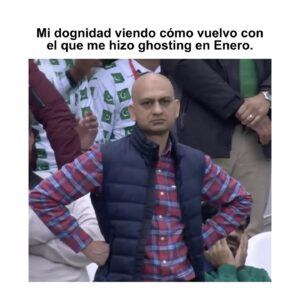 Isabella Santodomingo Instagram - Un tris aporreada tras una nueva cirugía 👂🏻pero optimista. Esta vez sí va a ser… me digo todos los días. Pareciera una bobada pero no hay nada más delicado que el oído. Eso lo aprendí este año a los totazos. Por confiada, por afanarme, no escogí bien quien me operaría, ni entendí qué tipo de procedimiento me haría… simplemente confié en que era algo sencillo y de verdad creí que todo iba a salir bien. Me equivoqué, lo reconozco. Llevo cuatro cirugías en casi 10 meses y no veo la hora de volver a escuchar bien. Hoy día siento que estoy en buenas manos, el Dr. Hernández — mi nuevo otólogo — me ha dado toda la fuerza y la esperanza que ya casi había perdido. Lo bueno, en medio de lo malo, es haber aprendido a disfrutar el silencio, a escucharme más a mi misma. A ser más  introspectiva, más empática, más resiliente. A escribir más del alma. Más bonito. Todo lo que nos pasa en la vida, puede ser bueno o malo, dependiendo del lente con el que escojas mirarlo. Abrazos para todos. 🥰
••
Entradas para mi próxima función en Pompano Beach: www. LosCaballerosLasPrefieren.com
••
@tiranube @los.caballeros.las.prefieren #LCLPB20Años #LCLPB #OneWomanShow
••
P.D./ Aunque parezco la víctima de un atraco, el Ojo morado es porque se me rompieron unos vasitos del lado del que me sacaron el injerto para la timpanoplastia y la canaloplastia. Lo único no tan bueno, es que la 1ra cirugía me afectó mi nervio facial y por eso un lado de mi cara no funciona como antes. Ahí voy. Seguimos. 😉