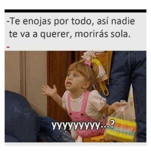Isabella Santodomingo Instagram - Un tris aporreada tras una nueva cirugía 👂🏻pero optimista. Esta vez sí va a ser… me digo todos los días. Pareciera una bobada pero no hay nada más delicado que el oído. Eso lo aprendí este año a los totazos. Por confiada, por afanarme, no escogí bien quien me operaría, ni entendí qué tipo de procedimiento me haría… simplemente confié en que era algo sencillo y de verdad creí que todo iba a salir bien. Me equivoqué, lo reconozco. Llevo cuatro cirugías en casi 10 meses y no veo la hora de volver a escuchar bien. Hoy día siento que estoy en buenas manos, el Dr. Hernández — mi nuevo otólogo — me ha dado toda la fuerza y la esperanza que ya casi había perdido. Lo bueno, en medio de lo malo, es haber aprendido a disfrutar el silencio, a escucharme más a mi misma. A ser más  introspectiva, más empática, más resiliente. A escribir más del alma. Más bonito. Todo lo que nos pasa en la vida, puede ser bueno o malo, dependiendo del lente con el que escojas mirarlo. Abrazos para todos. 🥰
••
Entradas para mi próxima función en Pompano Beach: www. LosCaballerosLasPrefieren.com
••
@tiranube @los.caballeros.las.prefieren #LCLPB20Años #LCLPB #OneWomanShow
••
P.D./ Aunque parezco la víctima de un atraco, el Ojo morado es porque se me rompieron unos vasitos del lado del que me sacaron el injerto para la timpanoplastia y la canaloplastia. Lo único no tan bueno, es que la 1ra cirugía me afectó mi nervio facial y por eso un lado de mi cara no funciona como antes. Ahí voy. Seguimos. 😉