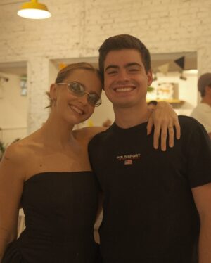 Isabella Scherer Instagram - uma pequena festa 🥦🫶🏻👯‍♀️