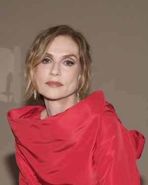 Isabelle Huppert Instagram - 🌹
@balenciaga
@cartier
@charlottetilbury
