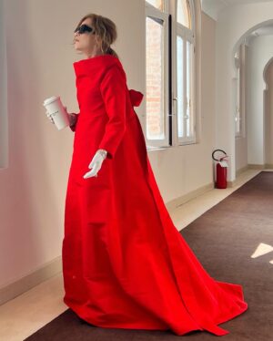 Isabelle Huppert Instagram - 🌹
@balenciaga
@cartier
@charlottetilbury