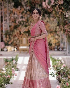 Ishaani Krishna Instagram - Sister of the Bride 😌🩷✨

Images shot by : @_stories_by_mathews__ 

Half Saree Skirt, Blouse and Shawl stitched to perfection by : @santinni.in ✨

Saree from : @mloft_by_joeljacobmathew 

Hair and Make up : @brahma_hairandmakeup