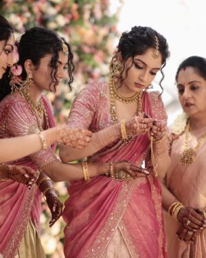 Ishaani Krishna Instagram - Sister of the Bride 😌🩷✨

Images shot by : @_stories_by_mathews__ 

Half Saree Skirt, Blouse and Shawl stitched to perfection by : @santinni.in ✨

Saree from : @mloft_by_joeljacobmathew 

Hair and Make up : @brahma_hairandmakeup