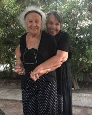 Işıl Yücesoy Instagram - Ah be Suzancığım ,yaktın yıktın gittin 🙏🙏🙏 Ne dostluğunu,ne yarı anneliğini unuturum. Huzur içinde yat sevgili Suzan KIZILGÖK 🙏🙏🙏🙏