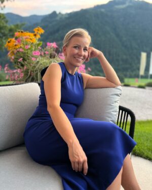 Iveta Fabešová Instagram - Tak tohle léto bylo tak rychlé, že ani nevím, že bylo🙈 snažit si užít čas s dětmi a když nebyly děti tak bylo tolik práce, že jsem ani nevěděla co je za den.
A dnes znovu do režimu vstávání, učení se, rozvážení dětí po kroužcích nahoru dolů, čekání na lavičkách než docvičí, dotančí, nebo dokopou. Úděl asi všech maminek. Tak hlavně hodně síly ať ten další rok zvládneme. Děti jsou v pohodě, ikdyž my zahájili školní rok s angínou😂😂👍 #hodněsílyvšemmaminkám
