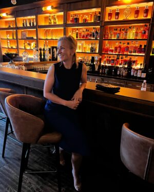 Iveta Fabešová Instagram - Tak tohle léto bylo tak rychlé, že ani nevím, že bylo🙈 snažit si užít čas s dětmi a když nebyly děti tak bylo tolik práce, že jsem ani nevěděla co je za den.
A dnes znovu do režimu vstávání, učení se, rozvážení dětí po kroužcích nahoru dolů, čekání na lavičkách než docvičí, dotančí, nebo dokopou. Úděl asi všech maminek. Tak hlavně hodně síly ať ten další rok zvládneme. Děti jsou v pohodě, ikdyž my zahájili školní rok s angínou😂😂👍 #hodněsílyvšemmaminkám
