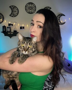 Jaclyn Glenn Instagram - HARRIS 🇺🇸 WALZ
Signed, Cat Lady with 2 kids 
(We’re all the same 🐱)

Yes… I have 4 cats. You should see how many outside strays I feed (and have gotten fixed). 

#harriswalz2024 #kamalaharris #vote