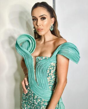 Jacqueline Bracamontes Instagram - About last night 

Mis looks de ayer para la final de @missuniverse_mex 
Gracias a @victoryjesse por estos vestidos. 
Muchas felicidades a @fersitabel, a todas las chicas que hicieron un excelente trabajo y a todo el equipo involucrado en este eventazo!! 
Gracias mis queridos @raulrocha777 y @lovecherrypie los quiero mucho y muchas felicidades a ustedes también por esta gran labor. 
Nos vemos muy pronto para Miss universe 2024 en mi México lindo y querido 😎 
Glam: @rosamariagarcia_makeup y @anlle11 
Joyeria: @wishfinejewelry 
Vestidos: @victoryjesse 
Fotos: @hectordt
Team: @xumalin