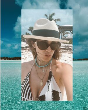 Jacqueline Bracamontes Instagram - Disfrutando los últimos días del verano