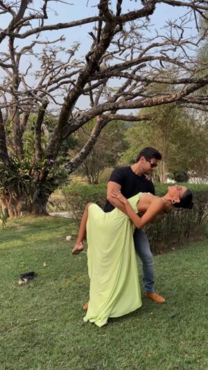 Jakelyne Oliveira Instagram - A gente é tipo vento e pipa, vinho e boa companhia, lua noite, sol e dia, acho que caiu um anjo na minha vida…