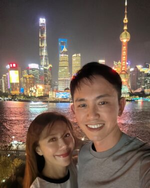 Jane Lee Instagram - 在永遠看不膩的外灘
祝你50生日快樂🥳 
#hb #色戒酒吧 #無敵夜景