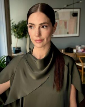 Janet Montgomery Instagram - Thank you @cosstores (specifically @helenritchie) for inviting me to the show today. Thank you to my boy @benskervin for the slickest pony in fashhhun AND these shots that make me look at least 4 inches taller than I actually am. One step closer to being accepted by the cool kids over here guys 🙋🏻‍♀️😎