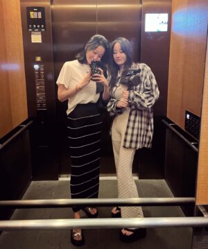 Jang Yoon-ju Instagram - 우씨왕후와 1박2일 ㅋ 호캉스?? 편이 윤쥬르에 업로드
됩니다:) #지지배전종서 #자매님전종서 #골반여신전종서 😍🩷💋
매주 수요일 저녁7:00pm에 #윤쥬르 업로드 되요:) ㅎ