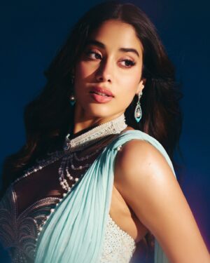 Janhvi Kapoor Instagram - Only 🧜🏼‍♀️ vibes for #Devara 🌊❤️‍🔥🔱