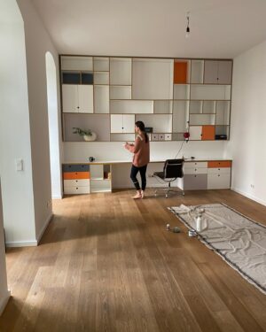 Janina Uhse Instagram - Time to say Goodbye. 🥹
4 unvergessliche Jahre, in denen so bewegende Dinge passiert sind, haben wir in dieser wunderschönen Wohnung verbracht. 
Hier wurde gelacht und geweint. Hier hat mein Sohn seine ersten zwei Lebensjahre verbracht. 
Dieses zu Hause wird immer einen Platz in meinem Herzen haben. 
Danke, du warst gut zu uns 🥰
Jetzt wird es Zeit für etwas Neues. 
Hello new home ❤️‍🔥 (Bild Nr.7)