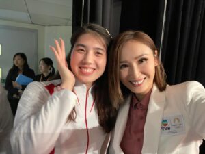 Janis Chan Instagram - 我係小粉絲 
奧運場上嘅佢哋令我睇到熱血沸騰
私底下嘅佢哋好似朋友一樣親切可愛
出場前喺後台同佢哋傾下計
行程真係超級忙碌呢
希望你哋有時間
食個蛋撻菠蘿包
嘆杯靚奶茶￼

😉⭐️⭐️⭐️⭐️⭐️

歡迎隨時嚟香港呀！
榮幸為你們主持 🙌🏻

@cyw615 is super nice 
@changyani000 is super cute 

#奧運健兒大匯演
#我係小粉絲
#respects 
#salutes
#thankyou